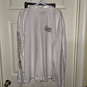Quicksilver tee shirt long sleeve.